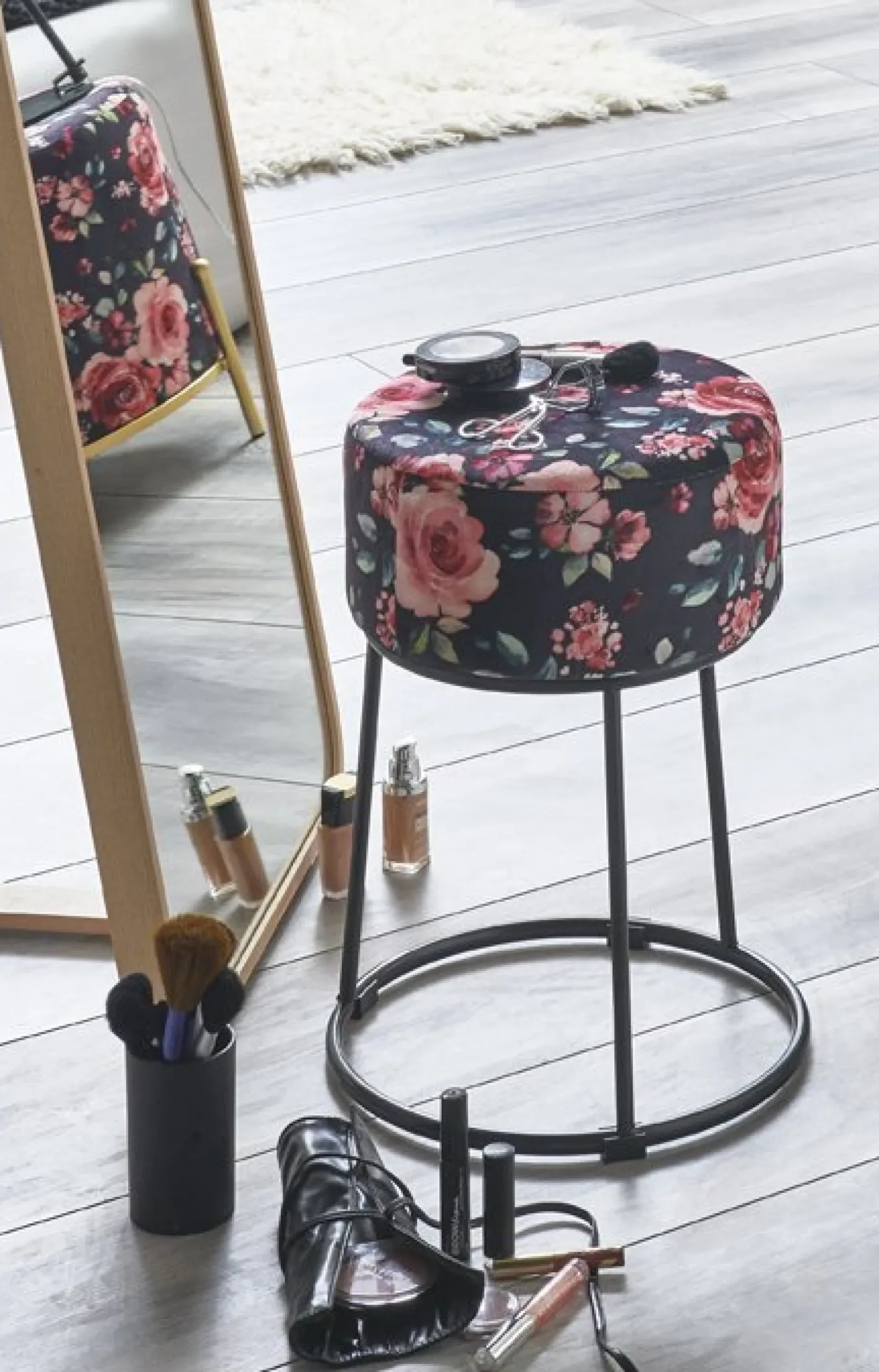 Hocker, 22955
