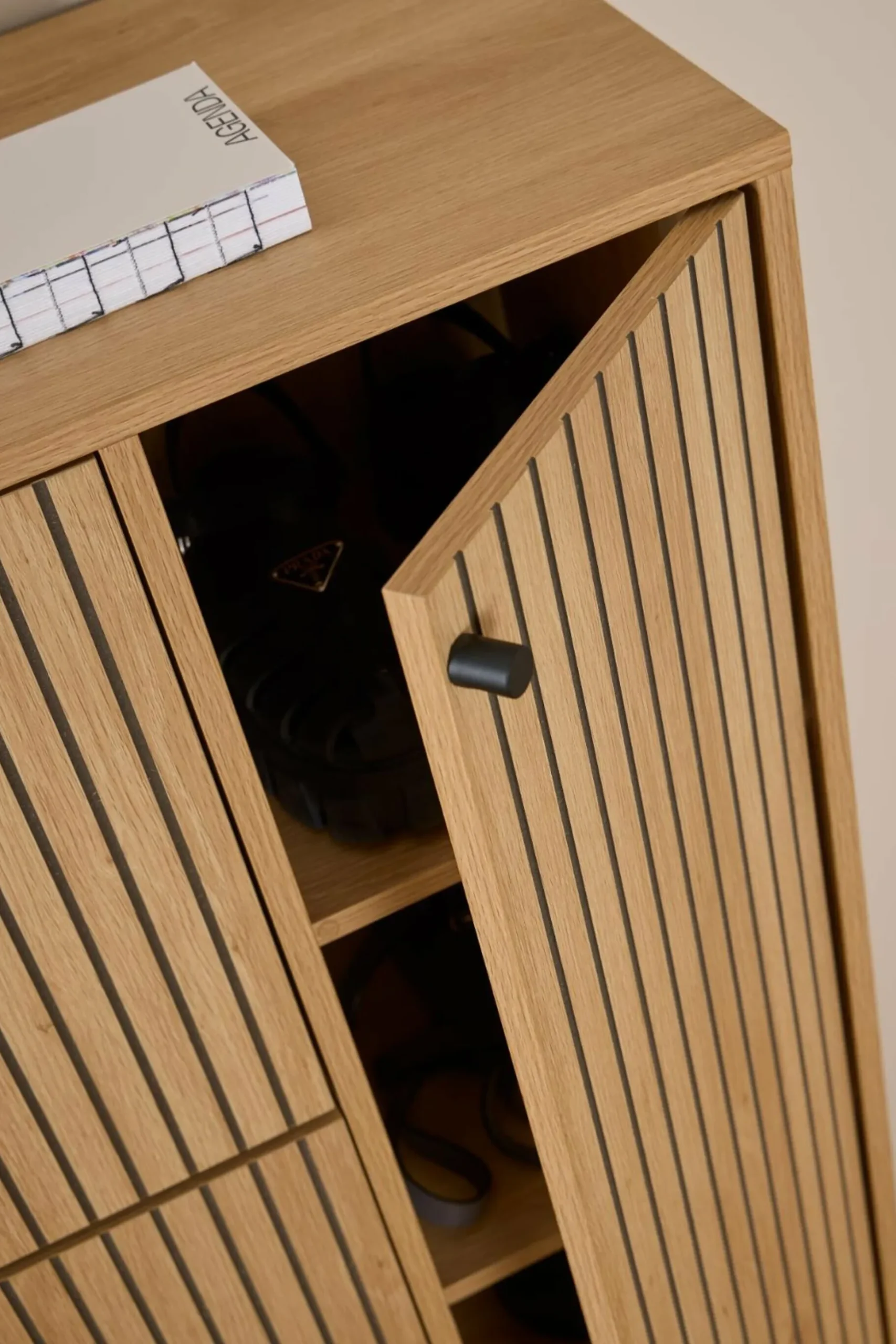 Schuhschrank, Albany