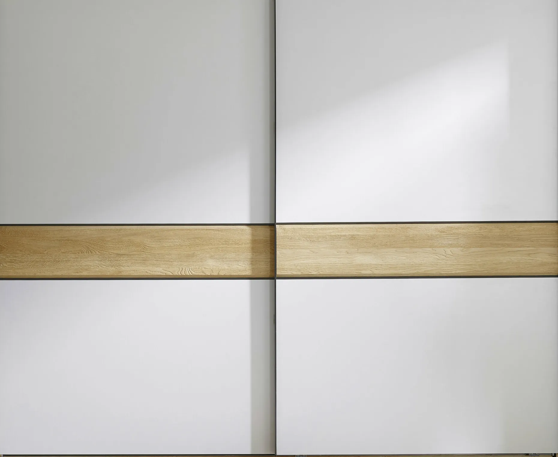 Schwebetürenschrank, Pesina