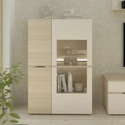 Vitrine R, Marco